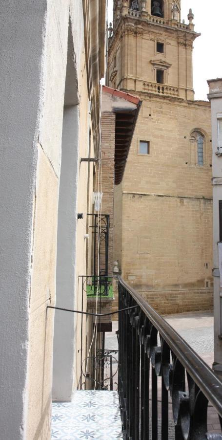 Edificio Privado Con Terraza Apartment Haro Luaran gambar