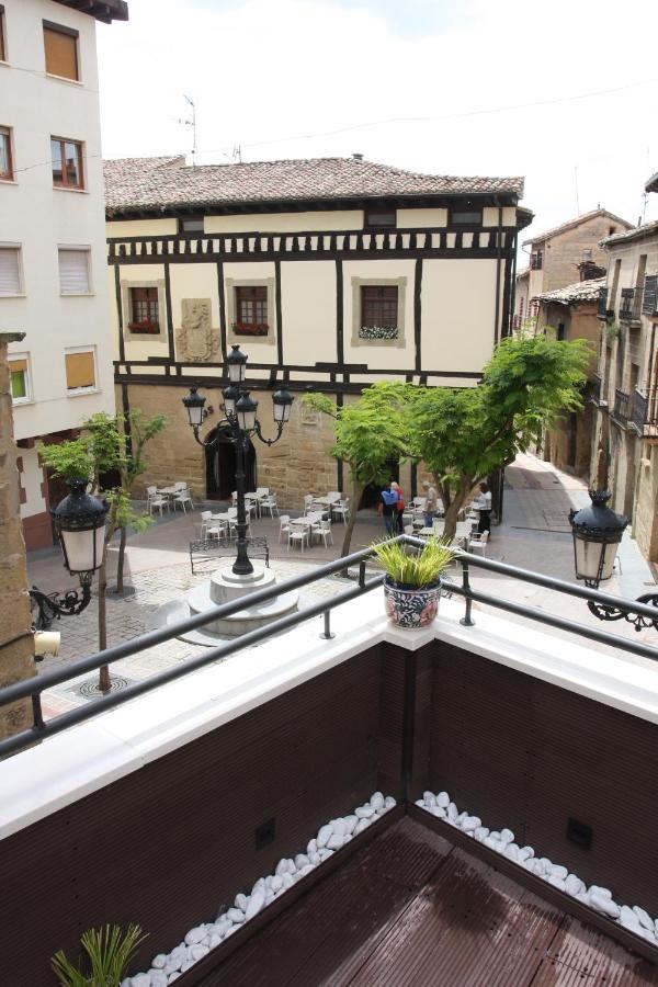 Edificio Privado Con Terraza Apartment Haro Luaran gambar