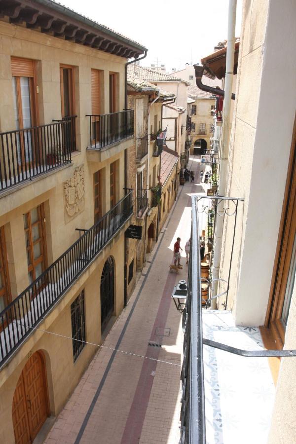 Edificio Privado Con Terraza Apartment Haro Luaran gambar
